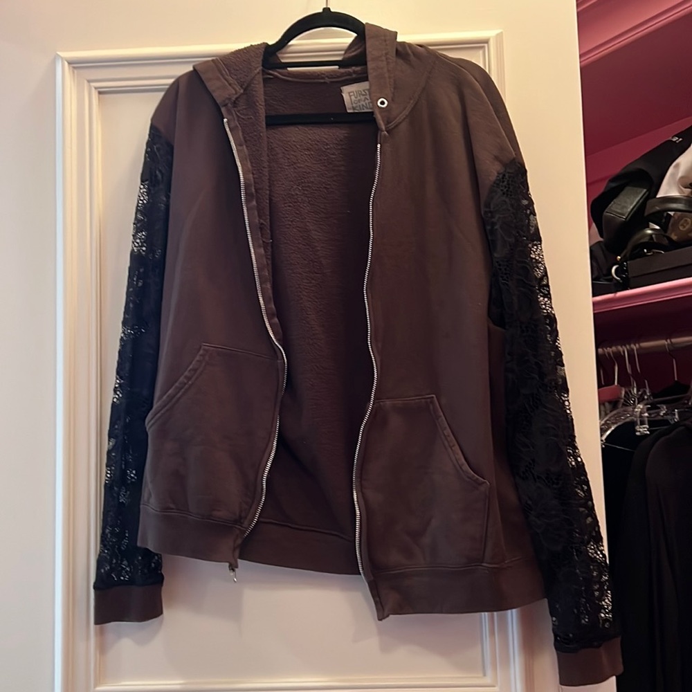 BROWN sweatshirt